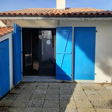 Charmante Maison Avec Piscine Chauffee A 1300m De La A - Fr-1-323-363 Holiday home *