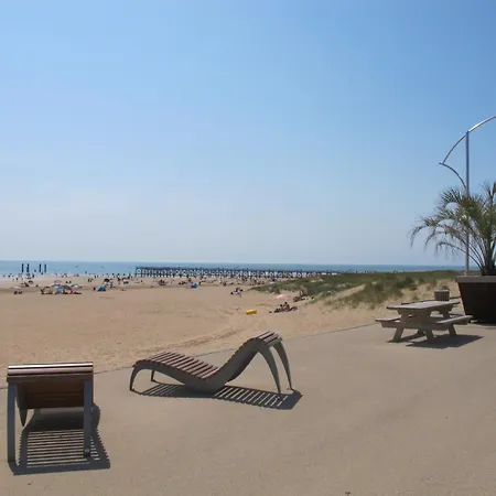 Holiday home Charmante Maison Avec Piscine Chauffee A 1300m De La A - Fr-1-323-363 *