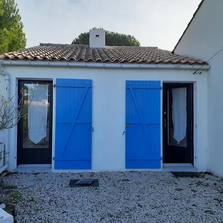 Holiday home Charmante Maison Avec Piscine Chauffee A 1300m De La A - Fr-1-323-363 *