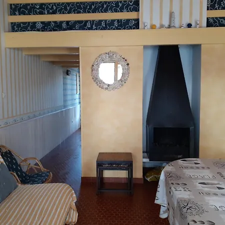 Charmante Maison Avec Piscine Chauffee A 1300m De La A - Fr-1-323-363