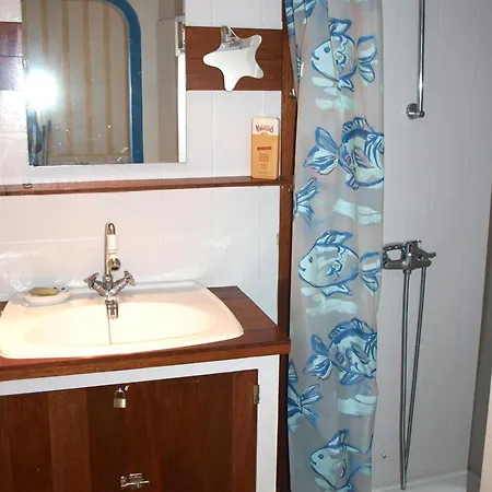 Charmante Maison Avec Piscine Chauffee A 1300m De La A - Fr-1-323-363 Hébergement de vacances *