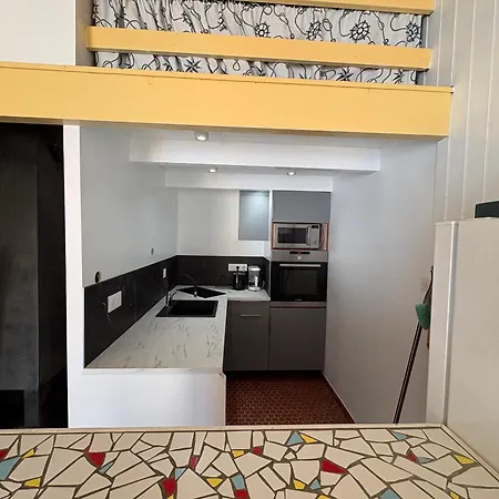 Charmante Maison Avec Piscine Chauffee A 1300m De La A - Fr-1-323-363
